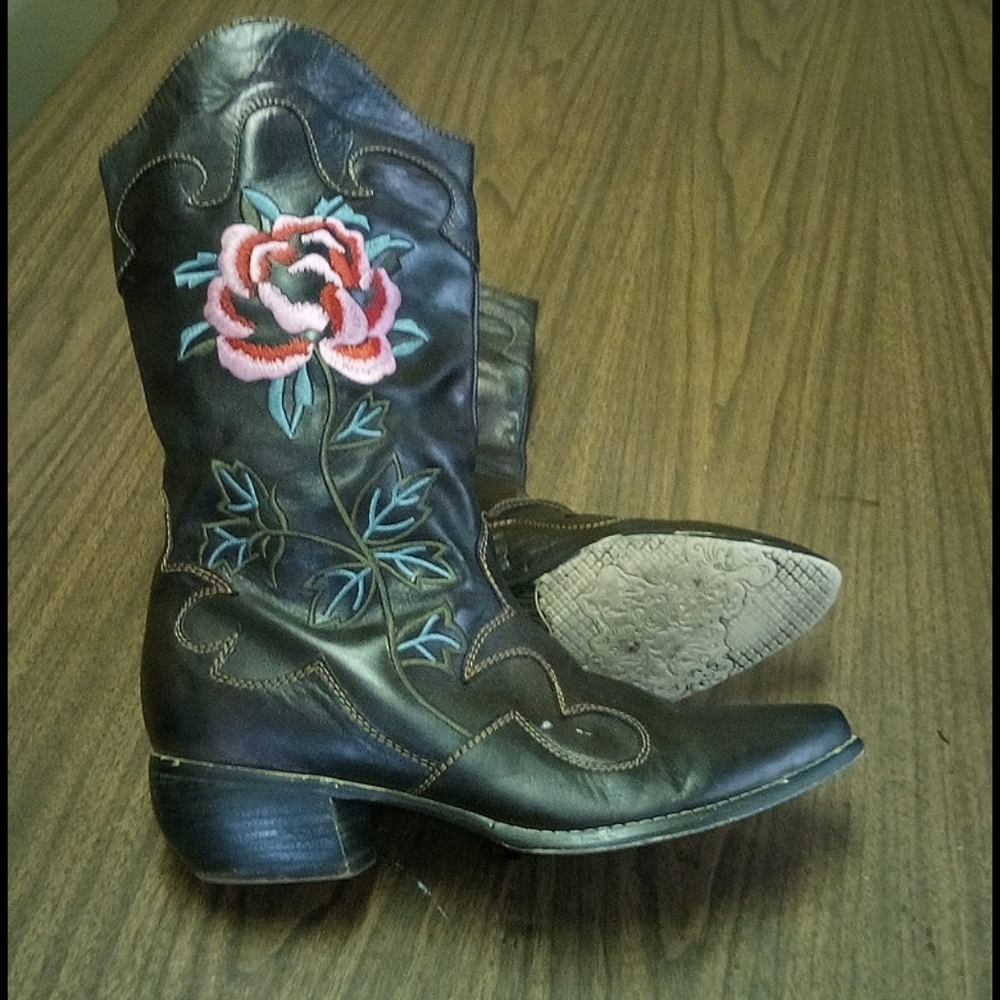 Cheyenne Boots - Picture 2 of 4